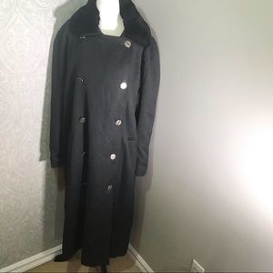 Goodman Manteau vintage virgin wool trench coat.